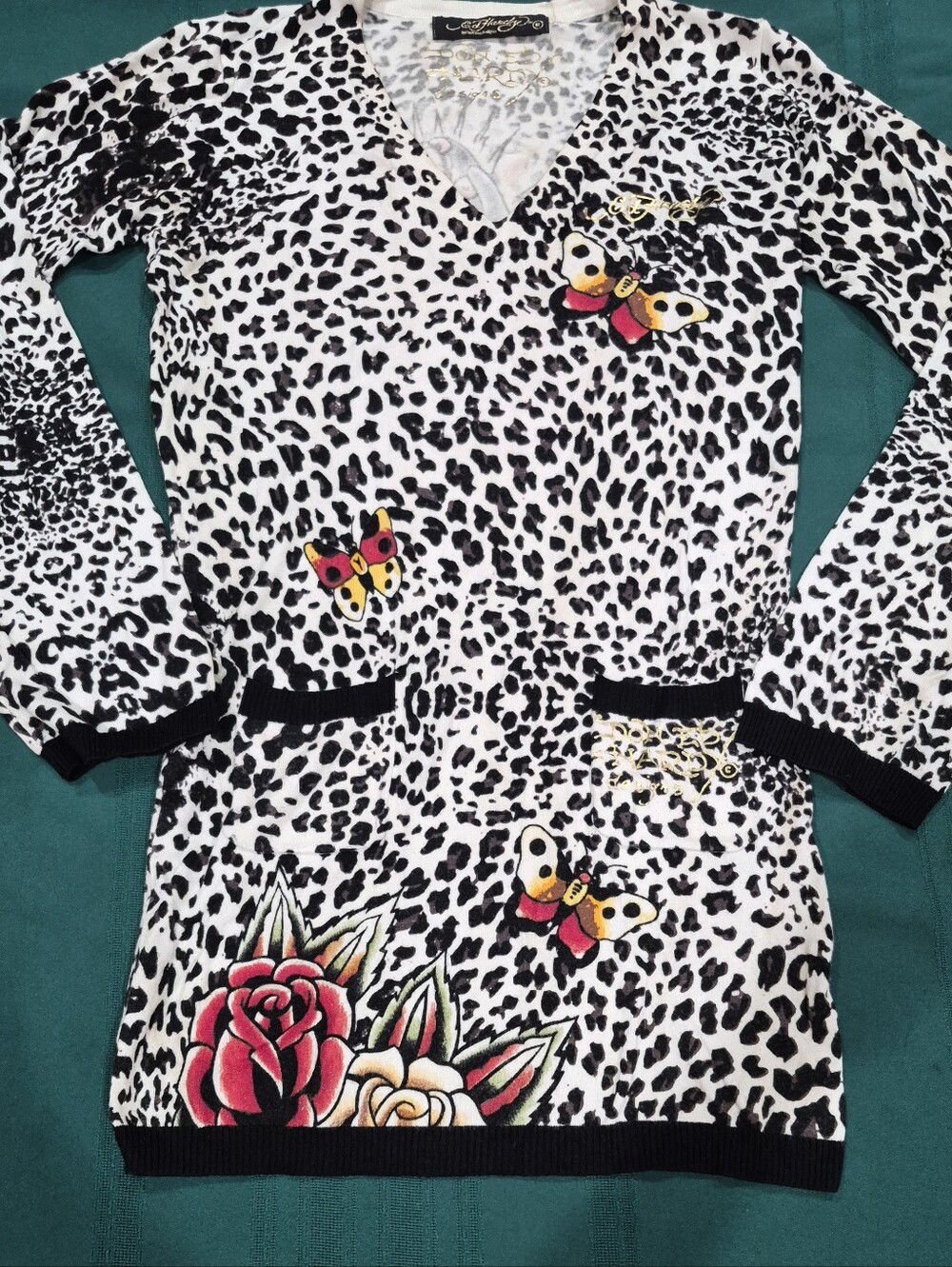 ED HARDY Black & Cream Animal-Print V-Neck Tunic Sweater - Size M - Picture 4 of 9